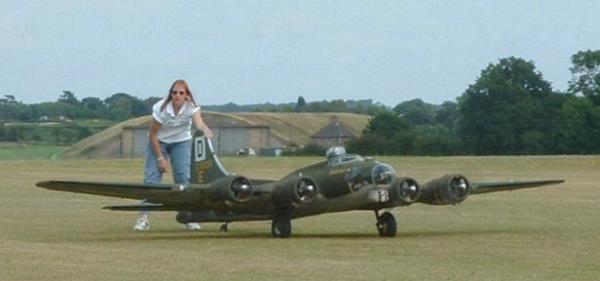 http://www.rcscalebuilder.com/forum/uploads/USAAFinEurope/b17_Cosford_2002a1.jpg